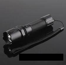 800 LUMENS LED FLASHLIGHT WITH 3 X ZOOMMODES - VERY BRIGHT!!!